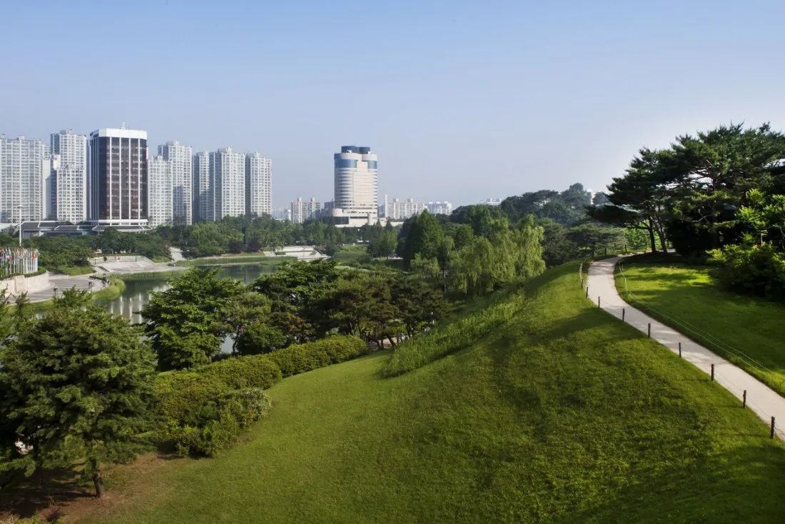 몽촌토성 산책로
