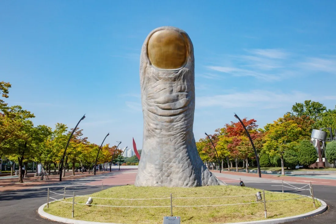 엄지손가락 조각